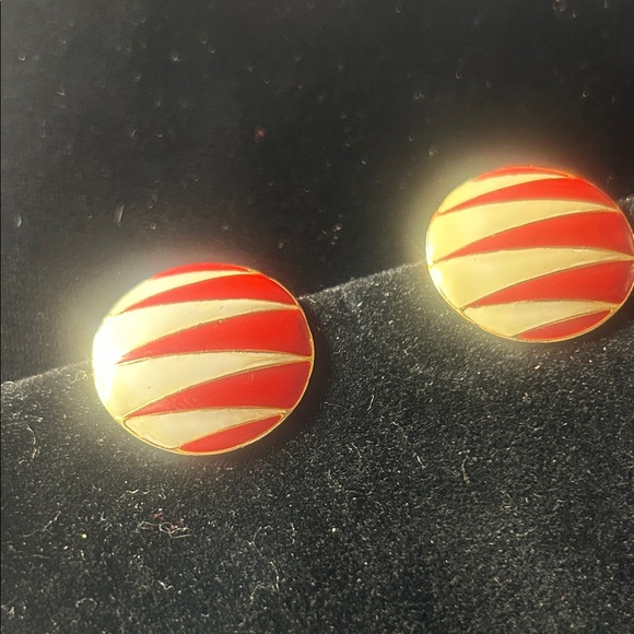 Vintage Elegant Red and Cream Clipon Earrings #2162 - Picture 2 of 3